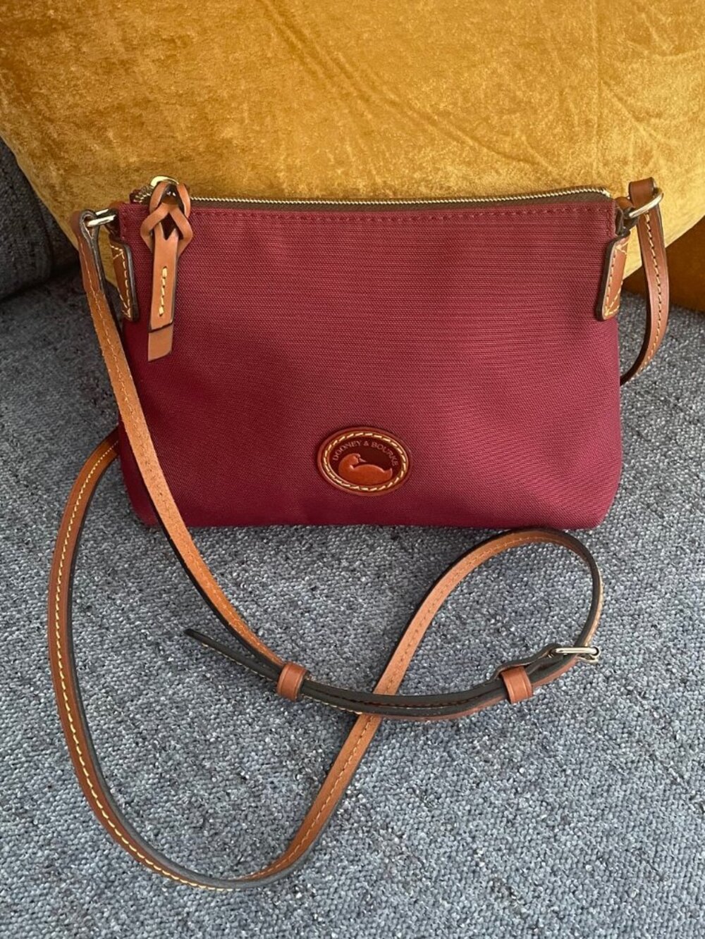 Dooney & Bourke Crossbody Nylon Purse , Maroon Burgundy size 6x9x3 - NWOT